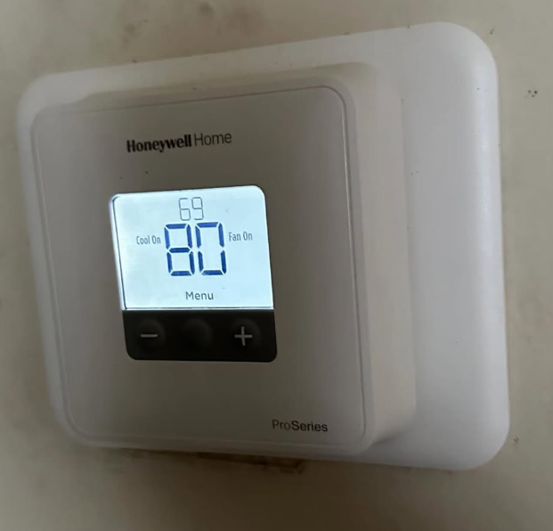 Honeywell Home ProSeries thermostat installed by El Potro